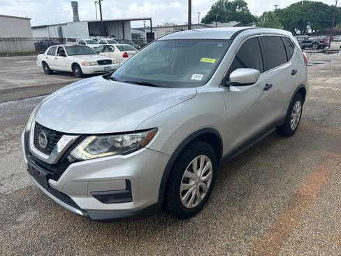 Used 2018 Nissan Rogue S image 16
