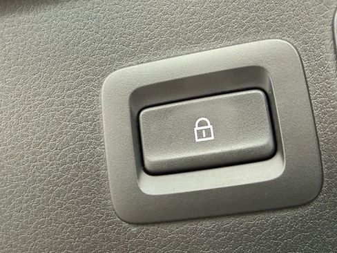 Used 2024 MAZDA CX-30 AWD 2.5 S w/ Select Sport Pkg image 32