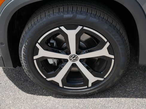 Certified 2025 Volkswagen Tiguan SE AWD/4WD image 15