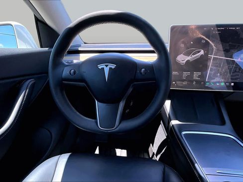 Used 2021 Tesla Model Y Long Range AWD/4WD image 5