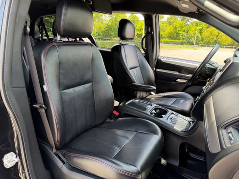 Used 2017 Dodge Grand Caravan GT FWD image 20