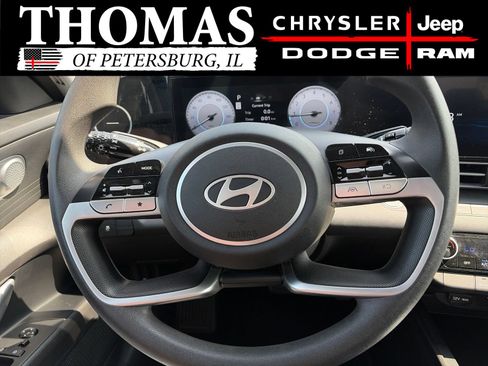 Used 2024 Hyundai Elantra SEL FWD image 13