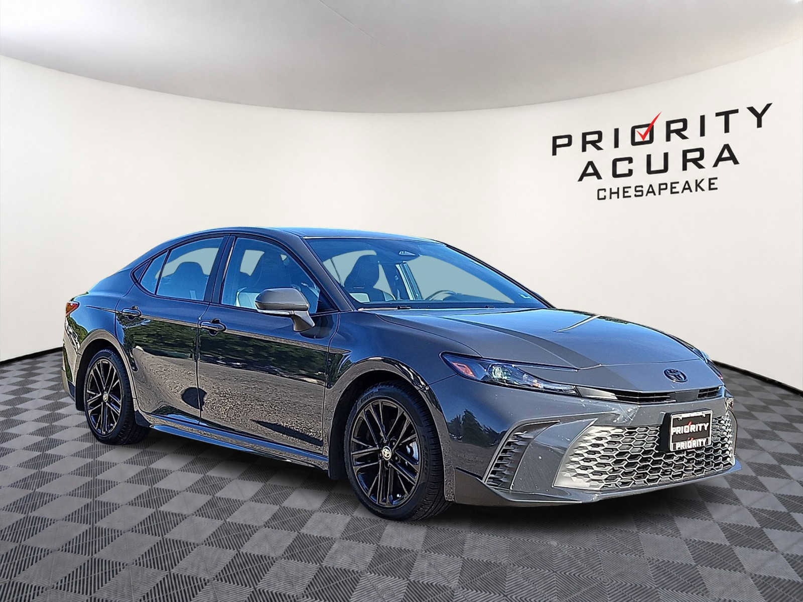 Used 2025 Toyota Camry SE w/ Convenience Package FWD image 3