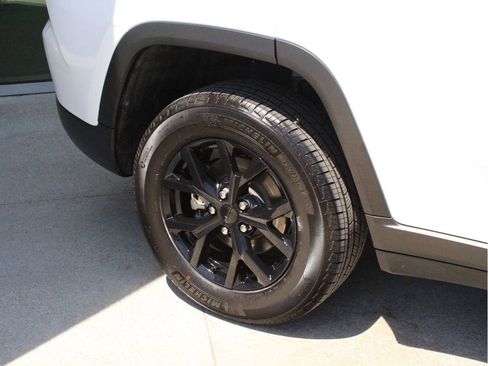 Used 2026 Jeep Grand Cherokee Altitude AWD/4WD image 36