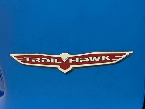 Used 2019 Jeep Cherokee Trailhawk AWD/4WD image 43