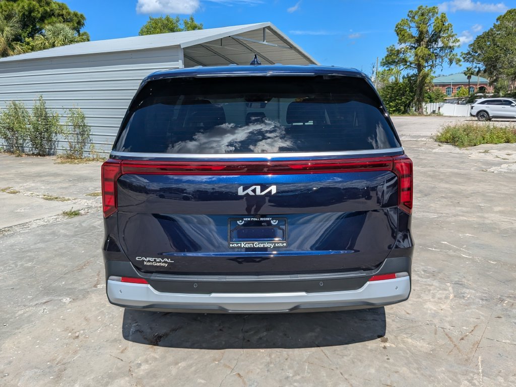 Certified 2026 Kia Carnival FWD image 7