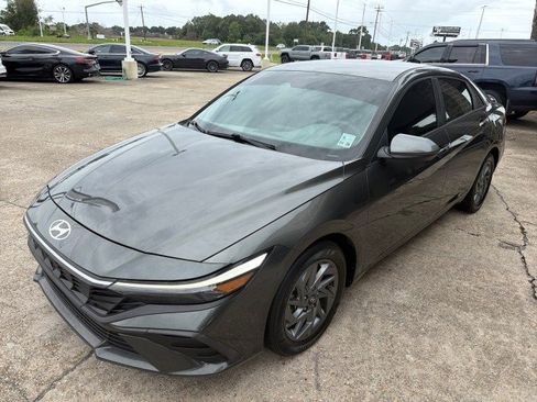 Used 2024 Hyundai Elantra SEL FWD image 14