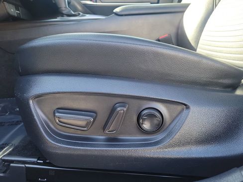 Used 2024 Toyota Camry SE w/ Convenience Package image 21