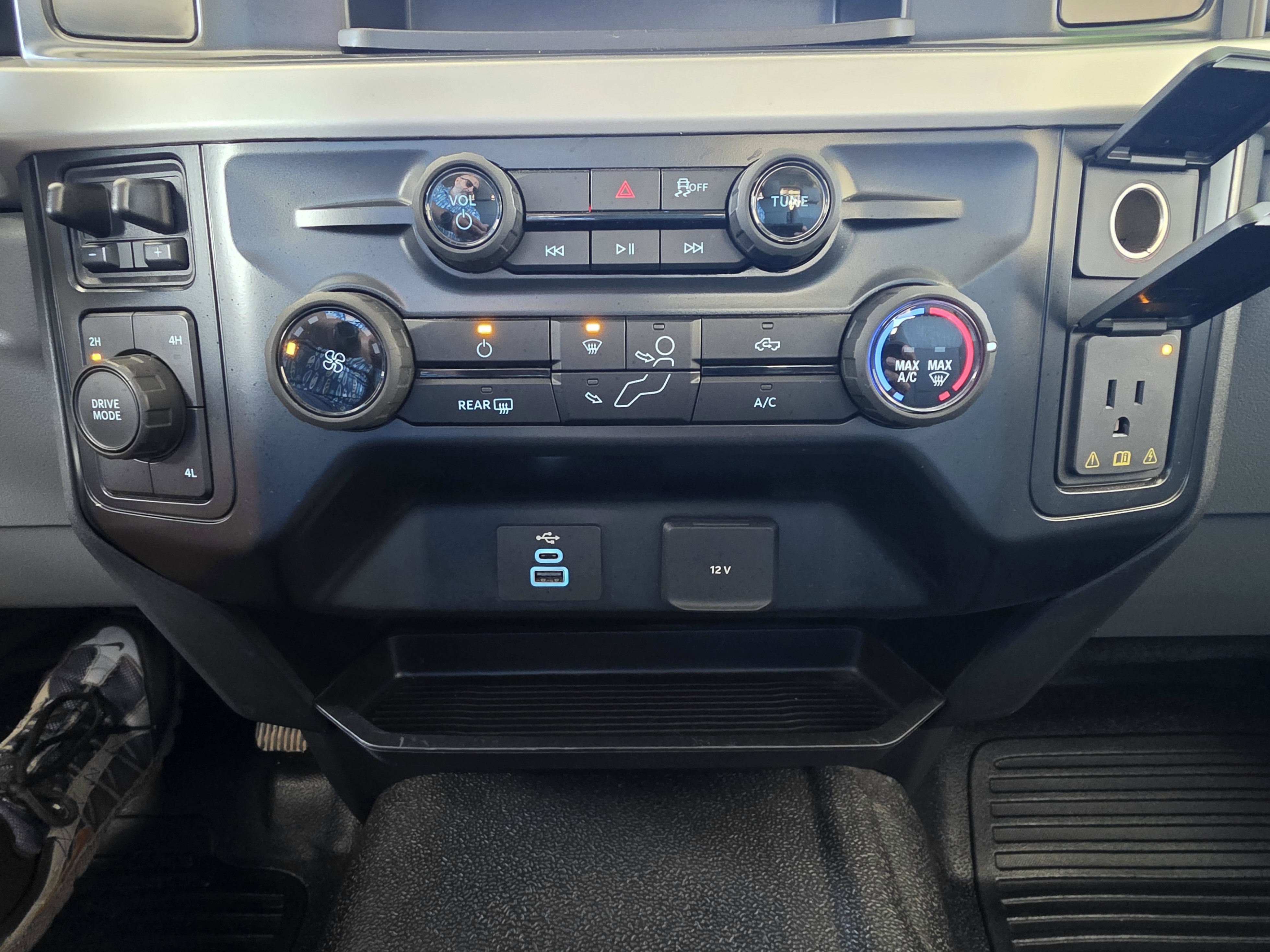 Used 2026 Ford F350 XLT w/ XLT Value Package AWD/4WD image 27