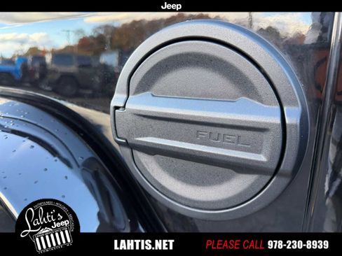 Used 2022 Jeep Wrangler Unlimited Sahara image 29