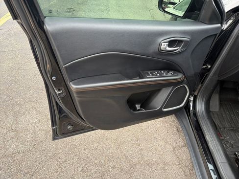 Used 2018 Jeep Compass Limited image 11