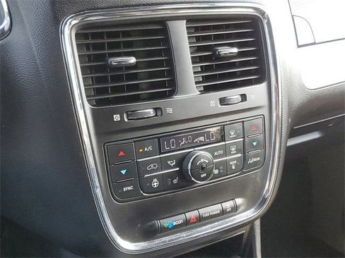 Used 2018 Dodge Grand Caravan GT FWD image 18