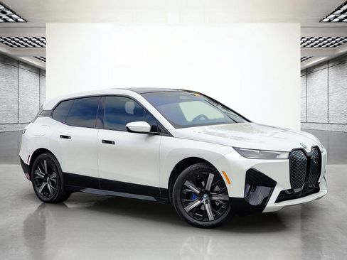 Used 2023 BMW iX xDrive50 w/ Sport Package image 2