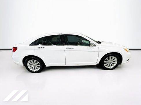 Used 2013 Chrysler 200 Limited image 4