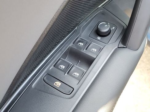 New 2026 Volkswagen Tiguan SE R-Line FWD image 23