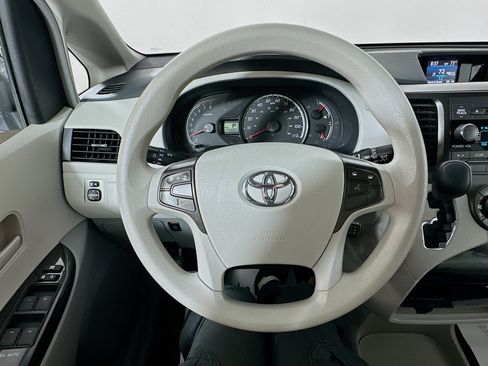 Used 2014 Toyota Sienna LE FWD image 11