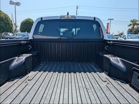 Used 2021 Toyota Tacoma TRD Off-Road AWD/4WD image 29