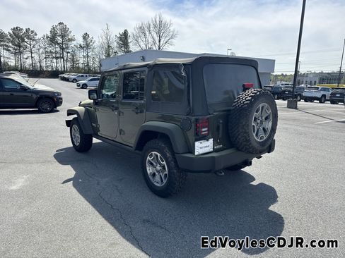 Used 2015 Jeep Wrangler Unlimited Rubicon w/ Connectivity Group image 12