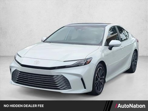 Certified 2025 Toyota Camry XLE FWD image 1