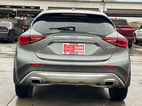Used 2017 INFINITI QX30 Premium w/ Navigation Package image 8
