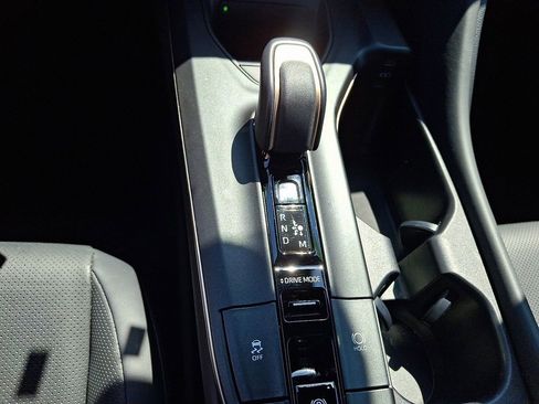 Used 2023 Toyota Crown Platinum AWD/4WD image 22