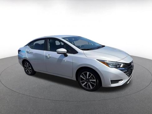 Used 2025 Nissan Versa SV FWD image 2