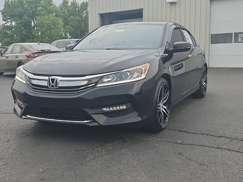Used 2016 Honda Accord EX image 3
