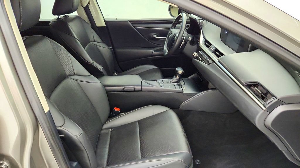 Used 2021 Lexus ES 250 w/ Accessory Package 2 AWD/4WD image 24