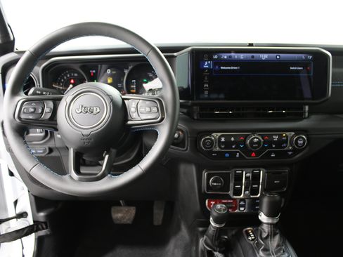 Used 2025 Jeep Wrangler Unlimited Rubicon 4xe w/ Convenience Group AWD/4WD image 2