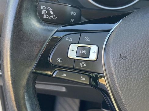 Used 2019 Volkswagen Tiguan SE image 18