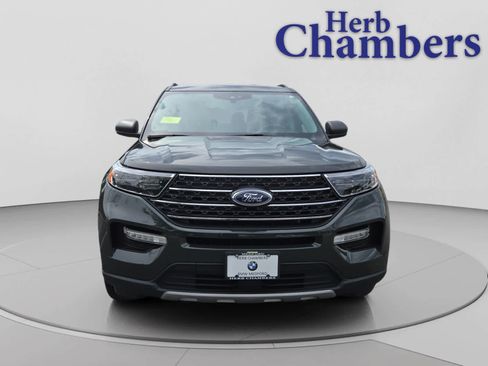 Used 2023 Ford Explorer XLT w/ Equipment Group 202A AWD/4WD image 2
