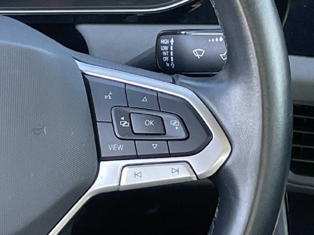 Used 2025 Volkswagen Jetta SE FWD image 14