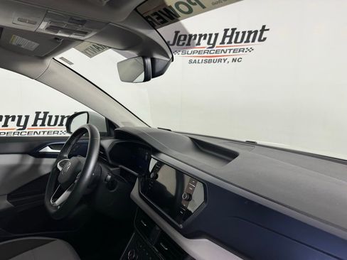 Used 2022 Volkswagen Taos SE w/ Panoramic Sunroof Package image 30