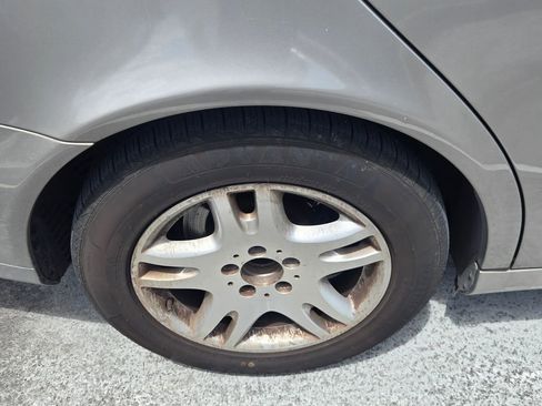 Used 2005 Mercedes-Benz E 320 Sedan image 8