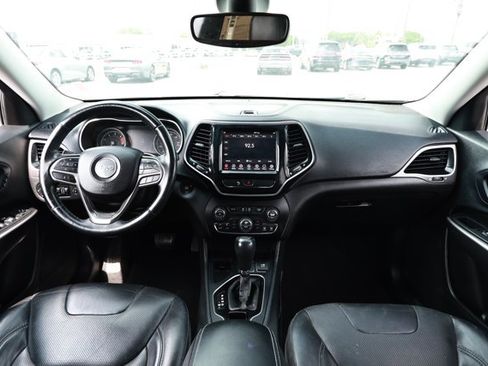 Used 2019 Jeep Cherokee Limited FWD image 30