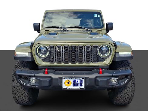 Used 2025 Jeep Wrangler Unlimited Rubicon AWD/4WD image 2