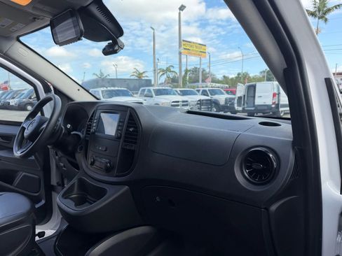 Used 2023 Mercedes-Benz Metris image 17