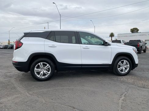 Used 2024 GMC Terrain SLE FWD image 5