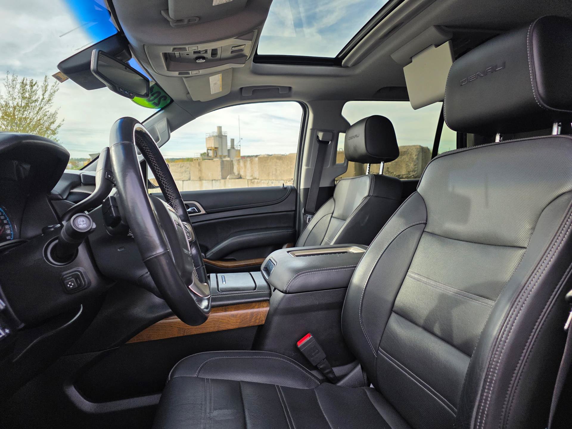Used 2019 GMC Yukon Denali w/ Denali Ultimate Package AWD/4WD image 11