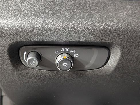 Used 2022 Chevrolet Traverse LS image 13