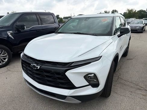 Used 2025 Chevrolet Blazer LT w/ Convenience Package FWD image 4