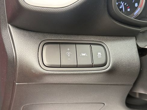 Used 2022 Hyundai Venue Limited FWD image 19