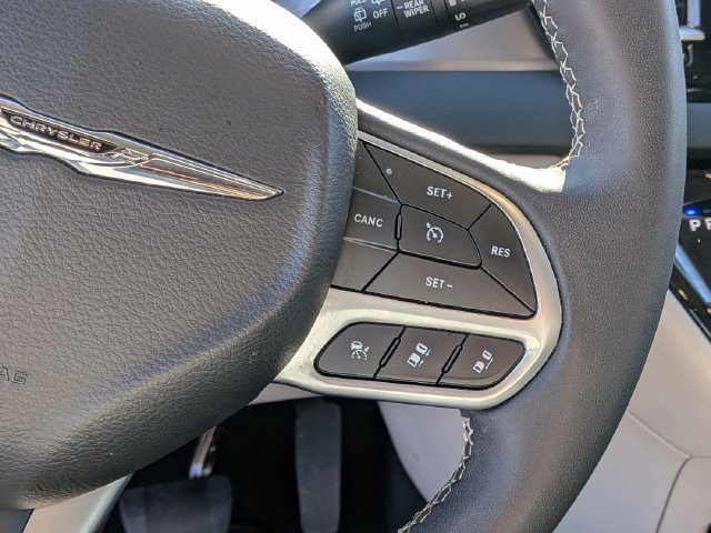 Used 2024 Chrysler Pacifica Touring-L FWD image 19