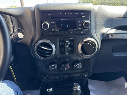 Used 2017 Jeep Wrangler Unlimited Sport w/ Quick Order Package 24S AWD/4WD image 24
