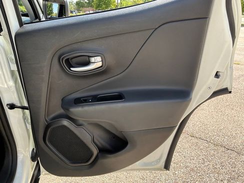 Used 2023 Jeep Renegade Latitude AWD/4WD image 34
