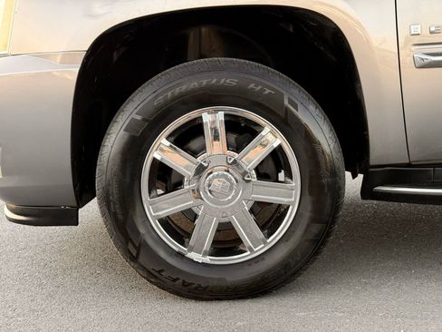 Used 2007 Cadillac Escalade AWD w/ Information Package image 14