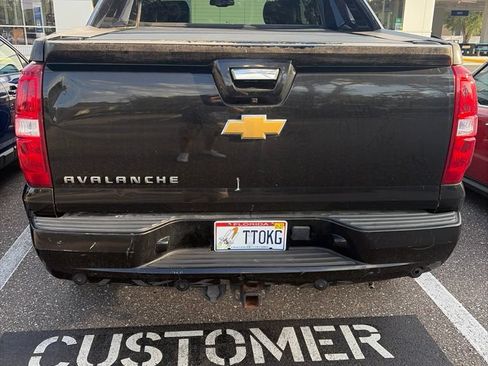 Used 2013 Chevrolet Avalanche LTZ AWD/4WD image 3