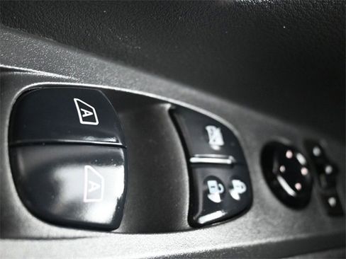 Used 2023 Nissan Kicks SR w/ SR Premium Package image 28