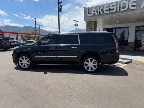Used 2016 Cadillac Escalade Luxury AWD/4WD image 7
