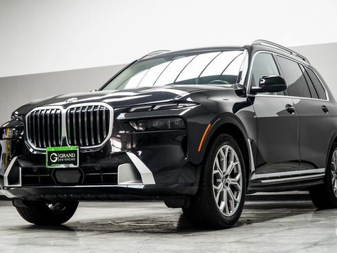 Used 2025 BMW X7 xDrive40i image 9